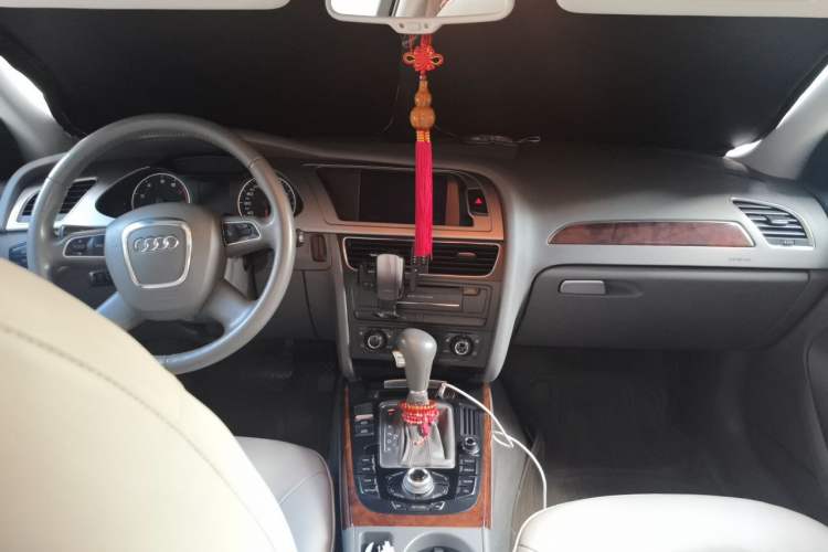 Used Audi A4L 2010 2.0 TFSI Technology Edition Center Console