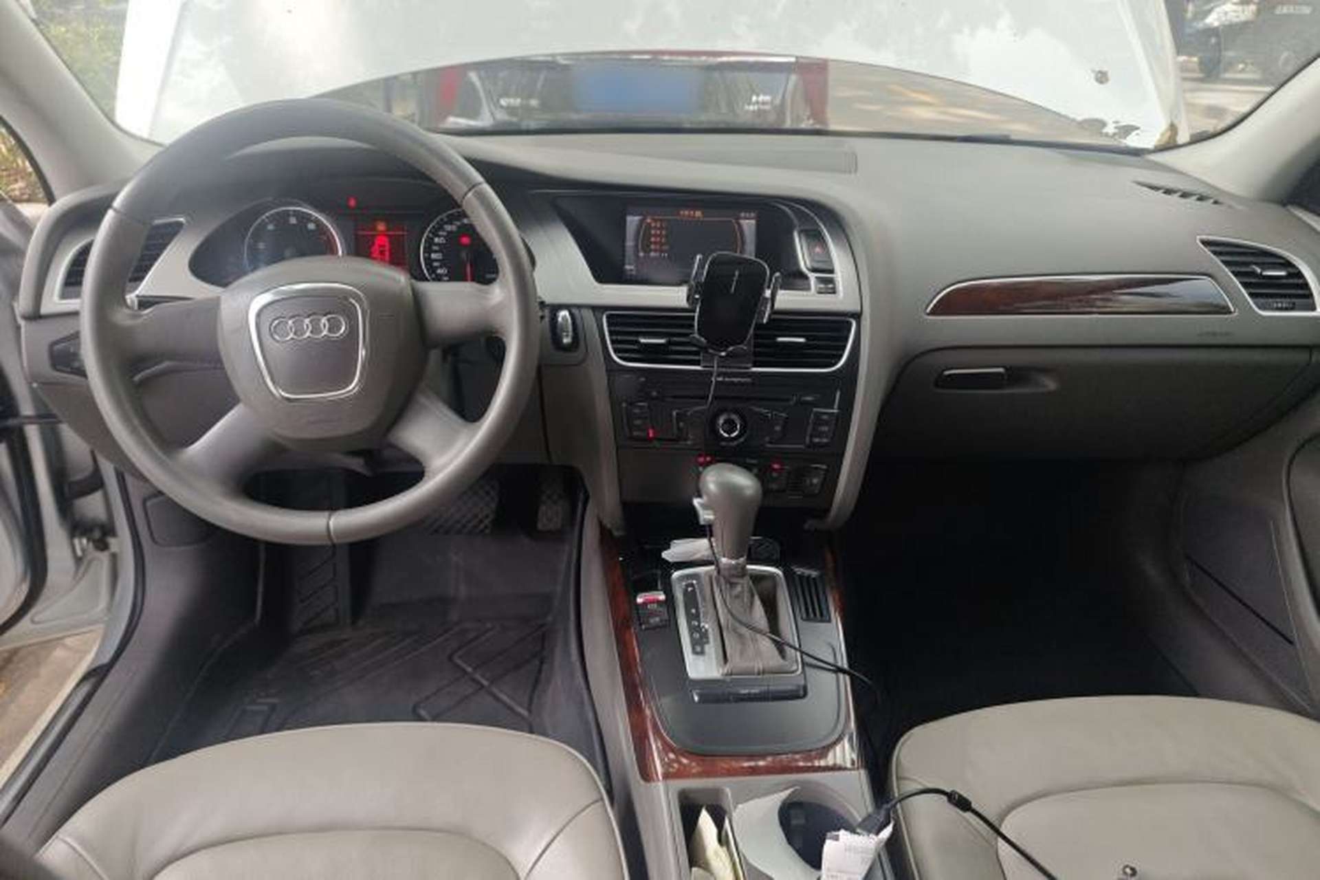 Used Audi A4L 2010 2.0 TFSI Comfort Edition Center Console