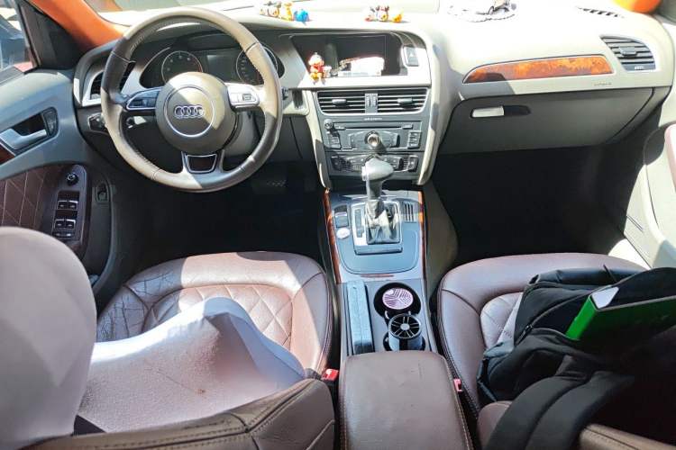 Used Audi A4L 2010 2.0 TFSI Comfort Edition Center Console