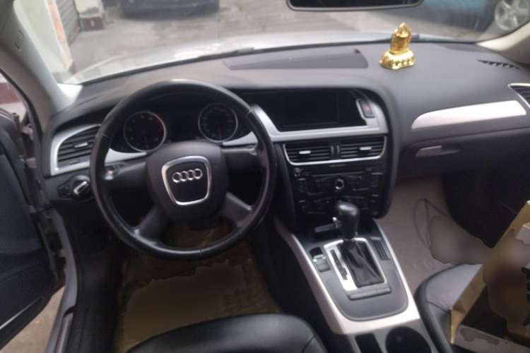 Used Audi A4L 2010 2.0 TFSI Standard Edition Center Console