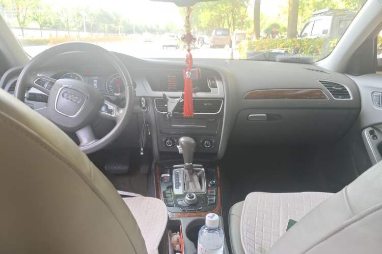 Used Audi A4L 2010 2.0 TFSI Technology Edition Center Console