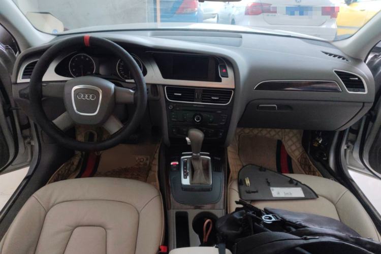 Used Audi A4L 2010 2.0 TFSI Comfort Edition Center Console