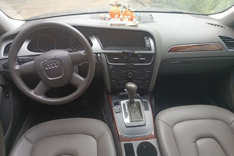 Used Audi A4L 2010 2.0 TFSI Technology Edition Center Console