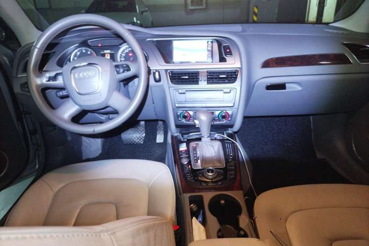 Used Audi A4L 2010 2.0 TFSI Luxury Model Center Console