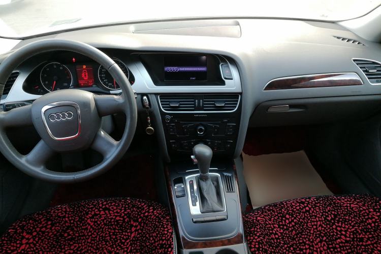 Used Audi A4L 2010 2.0 TFSI Comfort Edition Center Console