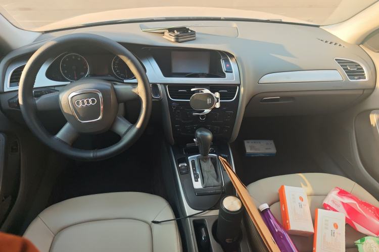 Used Audi A4L 2010 1.8 TFSI Comfort Model Center Console