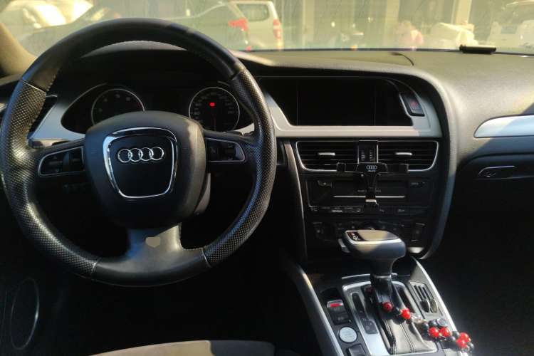 Used Audi A4L 2010 2.0 TFSI Sport Edition Center Console
