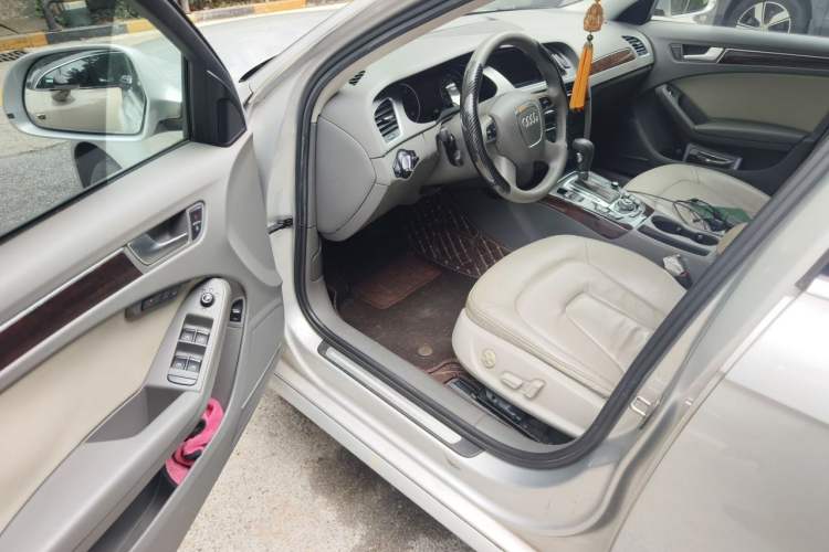 Used Audi A4L 2010 2.0 TFSI Technology Edition Driver Seat