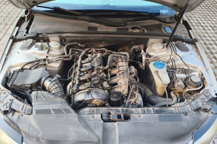 Used Audi A4L 2010 2.0 TFSI Technology Edition Engine Bay