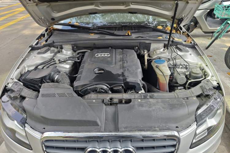 Used Audi A4L 2010 2.0 TFSI Comfort Edition Engine Bay