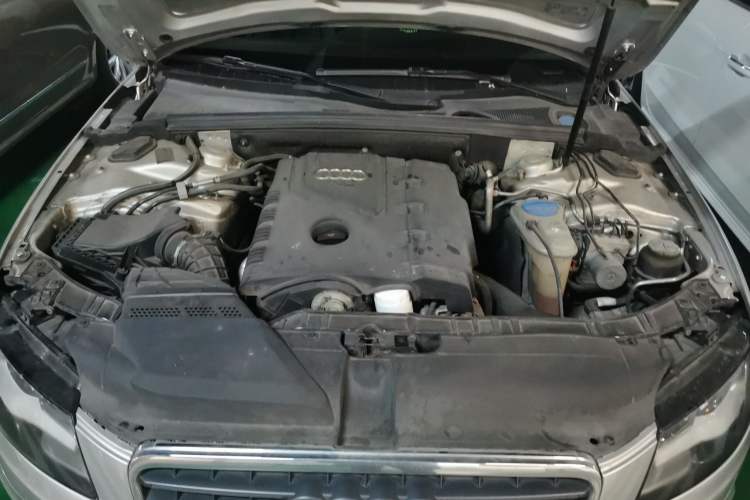 Used Audi A4L 2010 2.0 TFSI Comfort Edition Engine Bay