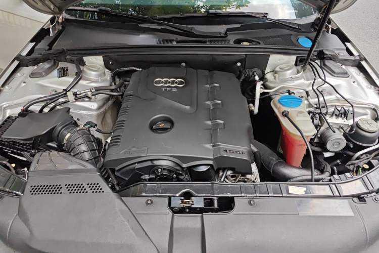 Used Audi A4L 2010 2.0 TFSI Technology Edition Engine Bay