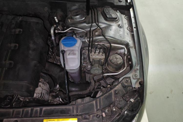 Used Audi A4L 2010 2.0 TFSI Technology Edition Engine Bay Left