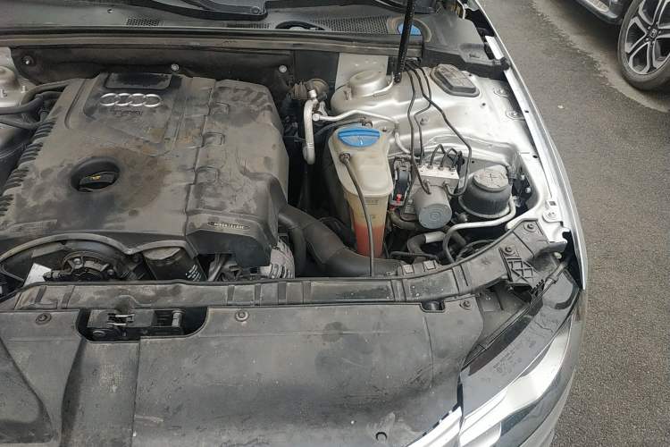 Used Audi A4L 2010 2.0 TFSI Standard Edition Engine Bay Left