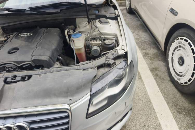 Used Audi A4L 2010 2.0 TFSI Technology Edition Engine Bay Left