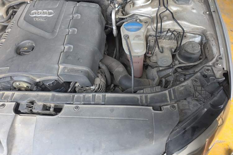 Used Audi A4L 2010 2.0 TFSI Comfort Edition Engine Bay Left