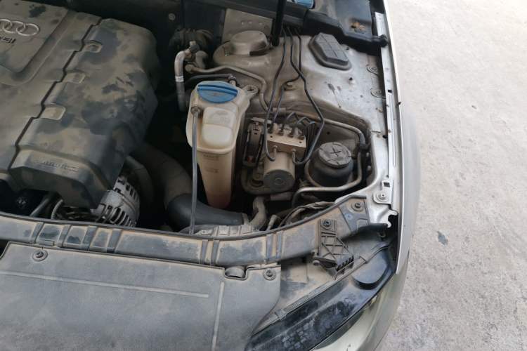 Used Audi A4L 2010 2.0 TFSI Comfort Edition Engine Bay Left