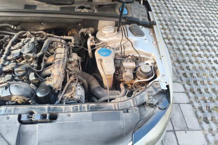 Used Audi A4L 2010 2.0 TFSI Technology Edition Engine Bay Left