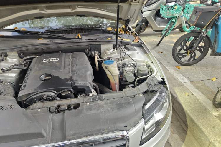 Used Audi A4L 2010 2.0 TFSI Comfort Edition Engine Bay Left