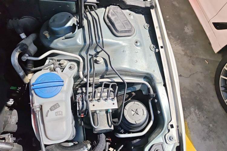 Used Audi A4L 2010 2.0 TFSI Comfort Edition Engine Bay Left