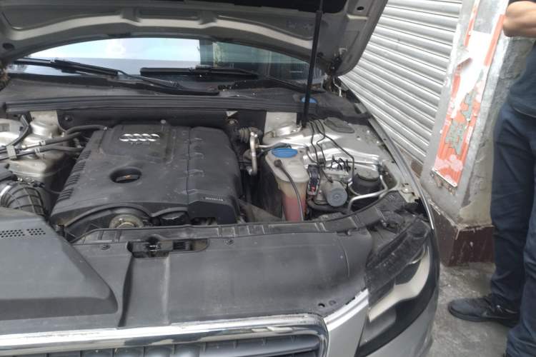 Used Audi A4L 2010 2.0 TFSI Standard Edition Engine Bay Left