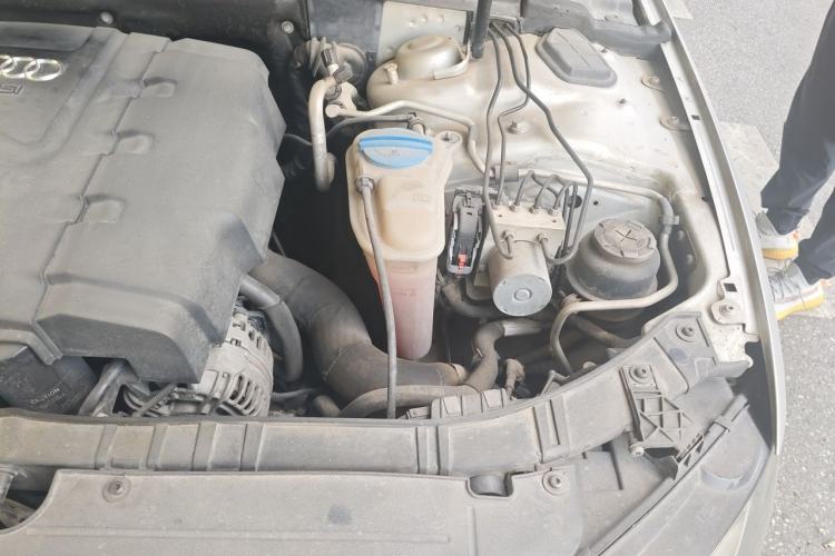 Used Audi A4L 2010 2.0 TFSI Technology Edition Engine Bay Left