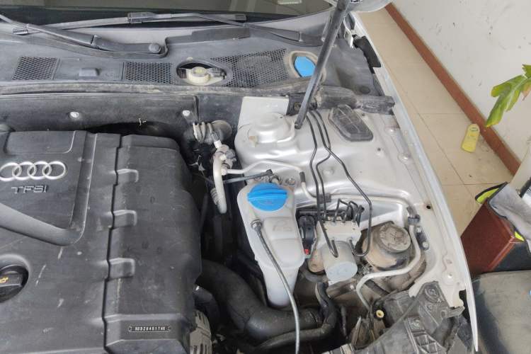 Used Audi A4L 2010 2.0 TFSI Comfort Edition Engine Bay Left