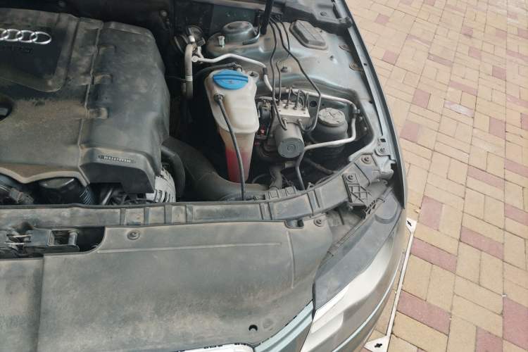 Used Audi A4L 2010 2.0 TFSI Comfort Edition Engine Bay Left