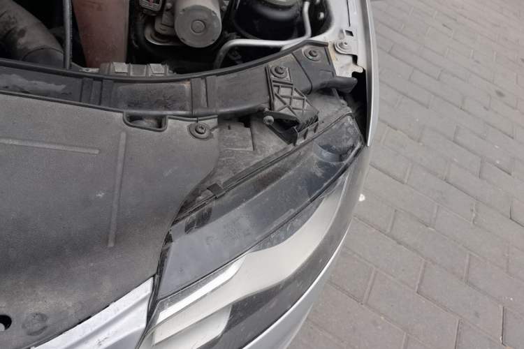Used Audi A4L 2010 2.0 TFSI Sport Edition Engine Bay Left