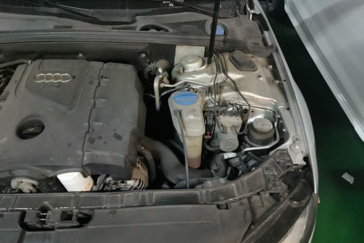 Used Audi A4L 2010 2.0 TFSI Comfort Edition Engine Bay Left