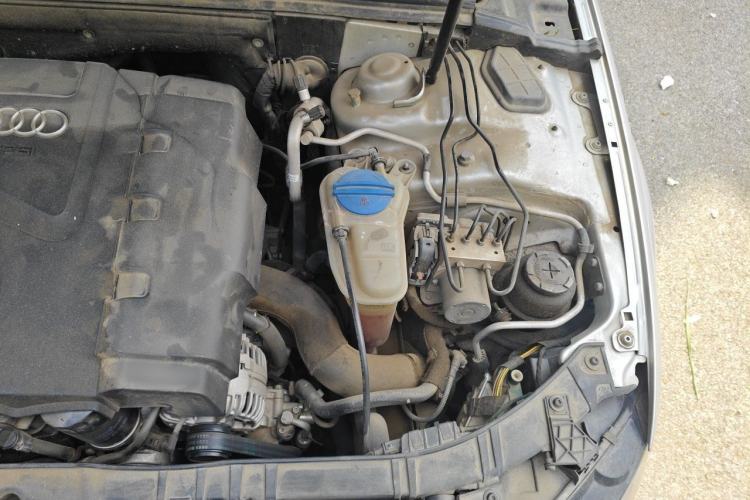 Used Audi A4L 2010 2.0 TFSI Standard Edition Engine Bay Left