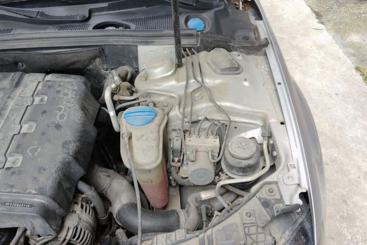 Used Audi A4L 2010 2.0 TFSI Technology Edition Engine Bay Left