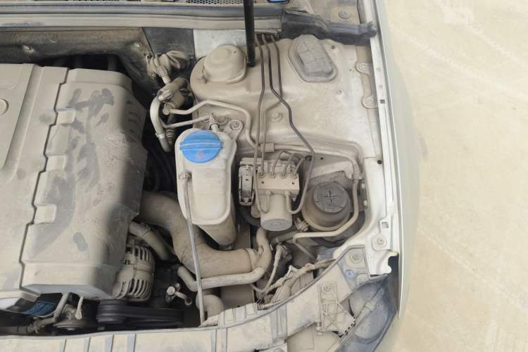 Used Audi A4L 2010 2.0 TFSI Standard Edition Engine Bay Left