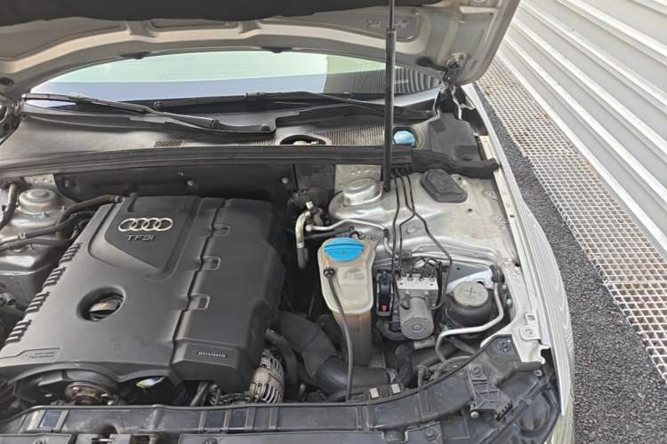 Used Audi A4L 2010 2.0 TFSI Luxury Model Engine Bay Left