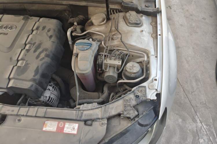 Used Audi A4L 2010 2.0 TFSI Luxury Model Engine Bay Left