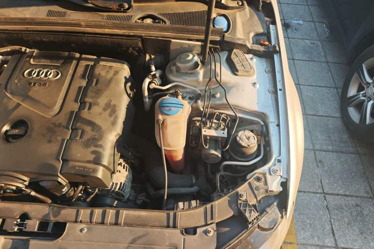 Used Audi A4L 2010 1.8 TFSI Comfort Model Engine Bay Left