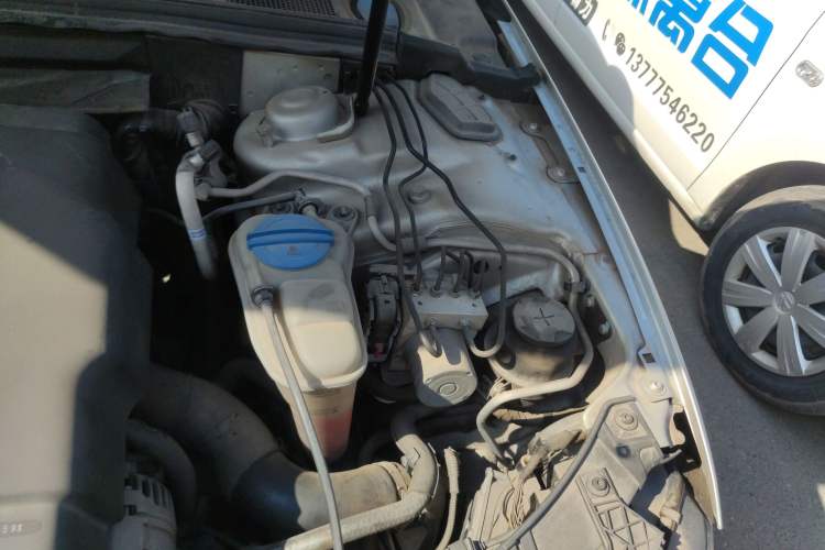 Used Audi A4L 2010 2.0 TFSI Sport Edition Engine Bay Left