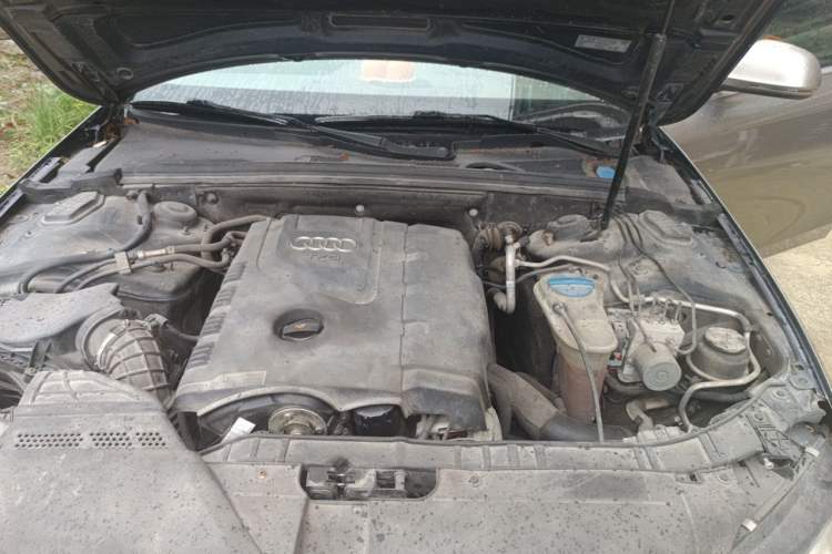 Used Audi A4L 2010 2.0 TFSI Technology Edition Engine Bay