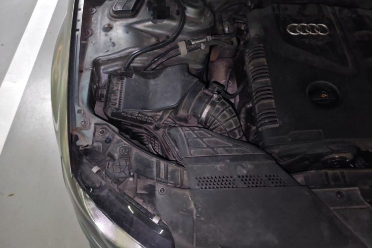 Used Audi A4L 2010 2.0 TFSI Technology Edition Engine Bay Right