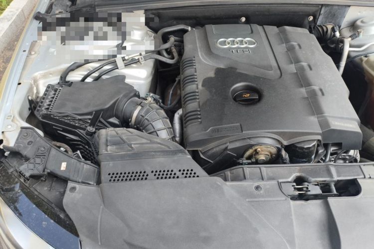 Used Audi A4L 2010 2.0 TFSI Standard Edition Engine Bay Right