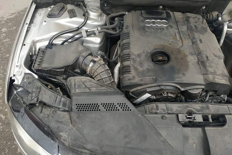Used Audi A4L 2010 2.0 TFSI Standard Edition Engine Bay Right
