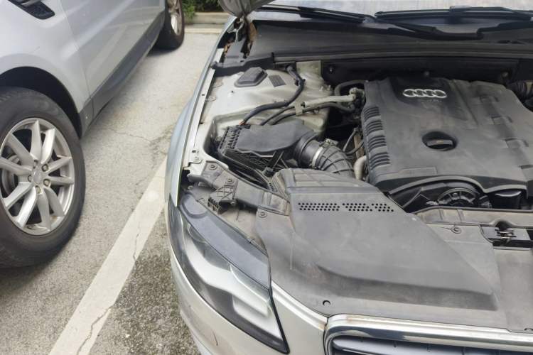 Used Audi A4L 2010 2.0 TFSI Technology Edition Engine Bay Right