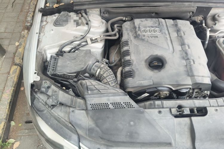 Used Audi A4L 2010 2.0 TFSI Standard Edition Engine Bay Right