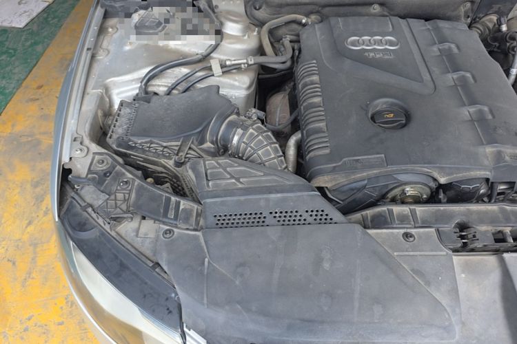 Used Audi A4L 2010 2.0 TFSI Comfort Edition Engine Bay Right