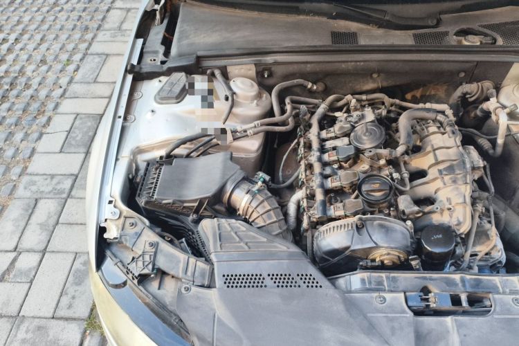 Used Audi A4L 2010 2.0 TFSI Technology Edition Engine Bay Right