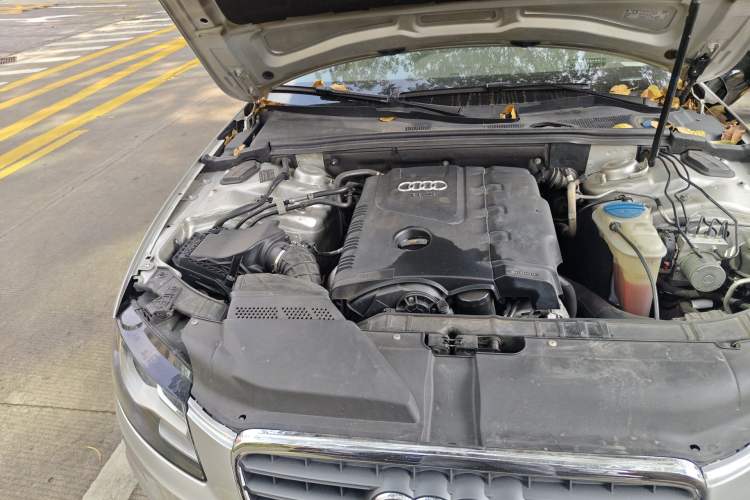 Used Audi A4L 2010 2.0 TFSI Comfort Edition Engine Bay Right
