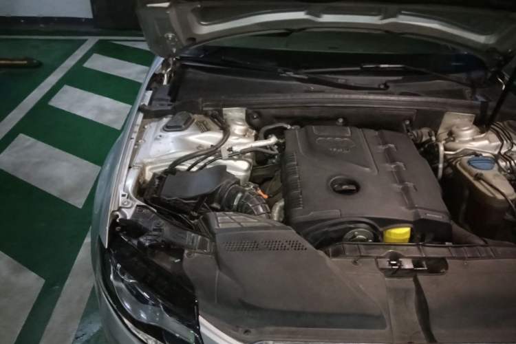 Used Audi A4L 2010 2.0 TFSI Standard Edition Engine Bay Right