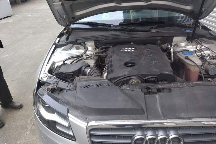 Used Audi A4L 2010 2.0 TFSI Standard Edition Engine Bay Right
