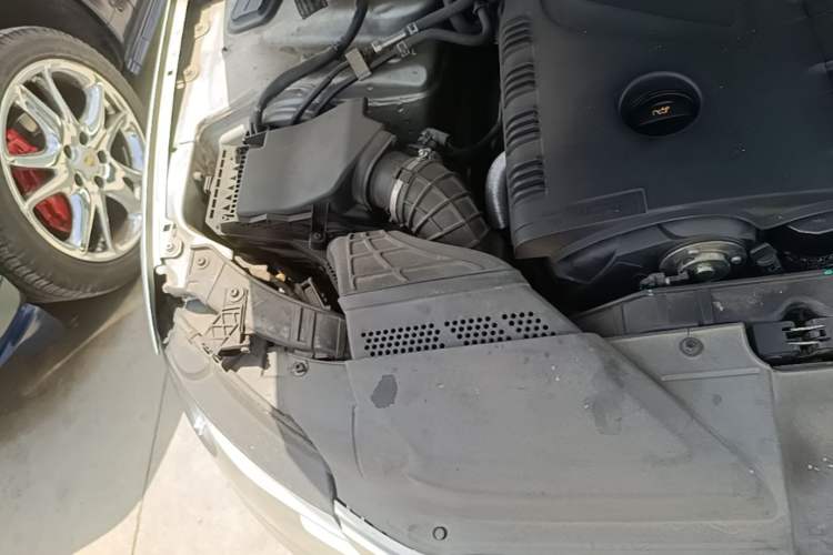 Used Audi A4L 2010 2.0 TFSI Standard Edition Engine Bay Right