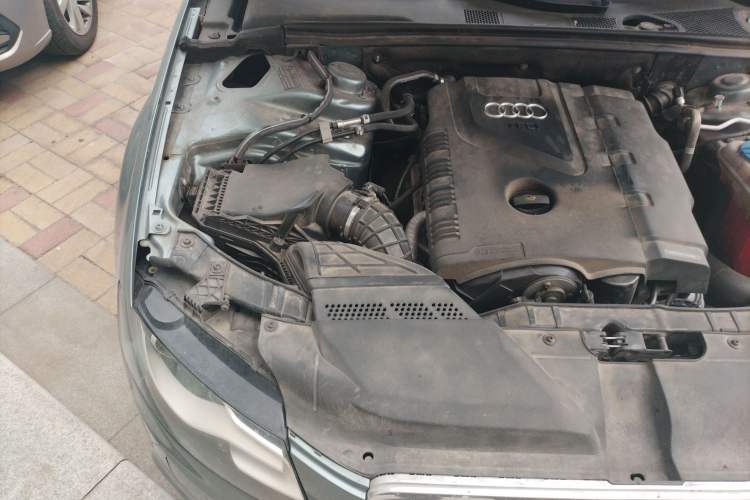 Used Audi A4L 2010 2.0 TFSI Comfort Edition Engine Bay Right